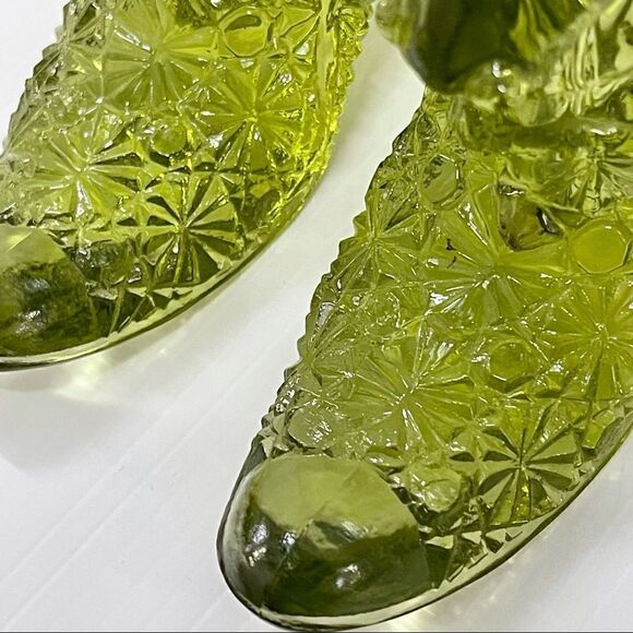 Vintage Clear Avocado Green Starburst Pinwheel Fan Pressed Art Glass Shoes - Picture 8 of 16